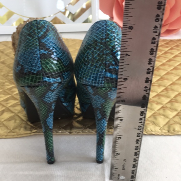 Blue python pump - Picture 2 of 6